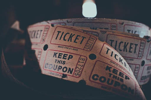 Pros and Cons of Using Survey Incentives + Survey Incentive Ideas