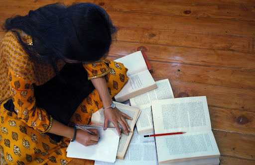 How to Write a Thesis Statement for Your Research: Tips + Examples